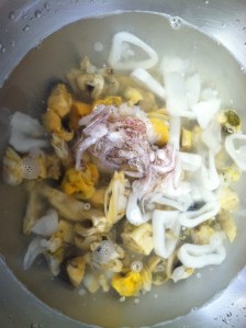 Mix water with seafood.